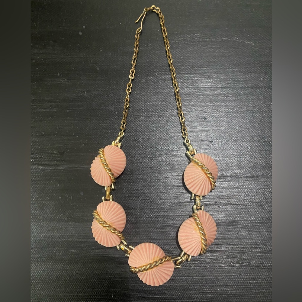 [Vintage] Dainty, pink necklace